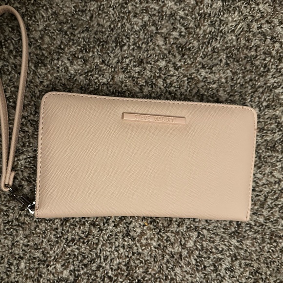 Steve Madden Nude Wristlet Clutch - Picture 1 of 7